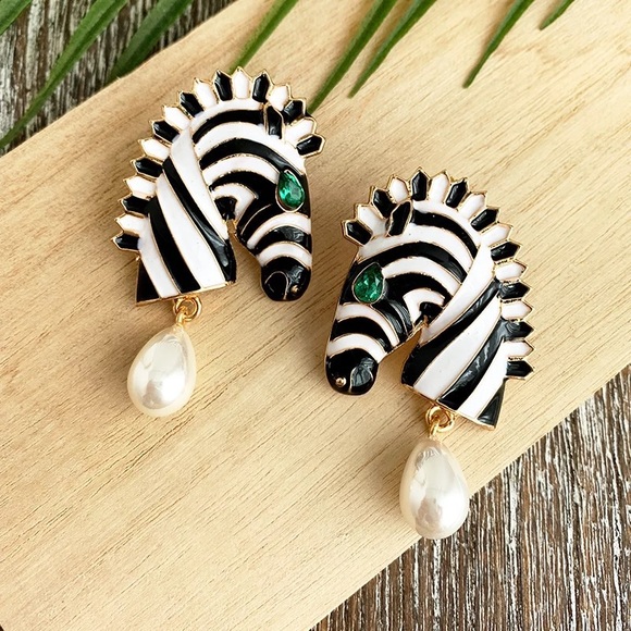 Zara Zebra Chunky Chandelier Gold Black Earrings - Picture 6 of 16